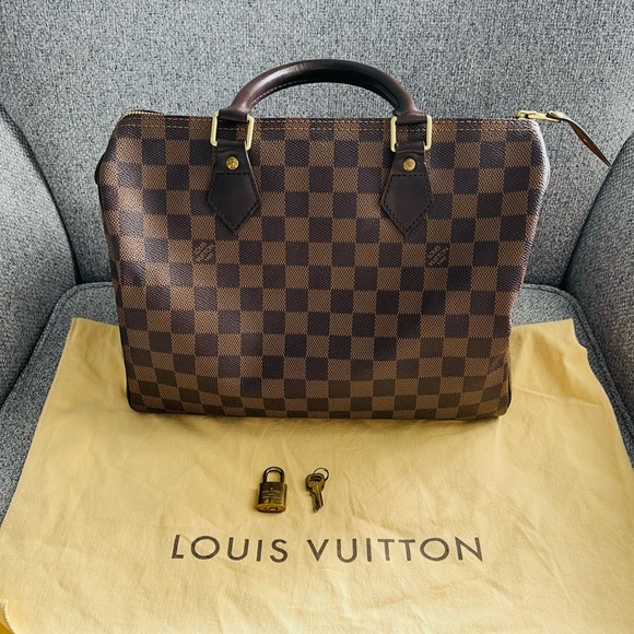 LOUIS VUITTON SPEEDY 30 DAMIER EBENE REVIEW + WHAT'S IN MY BAG?